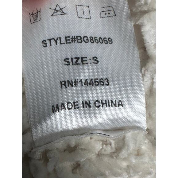 Fashion‎ Nova Sz Small Fur Cuff V-Neck Pullover Cable Knit Sweater Cream Soft - Picture 7 of 8